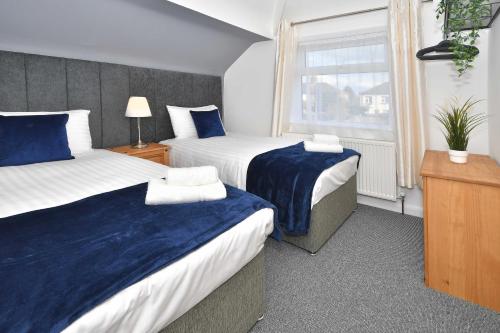 Orion House - sleeps 6, driveway, garden