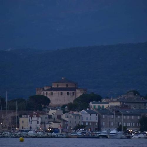 Coin tranquille à 2km de Saint-Florent 2