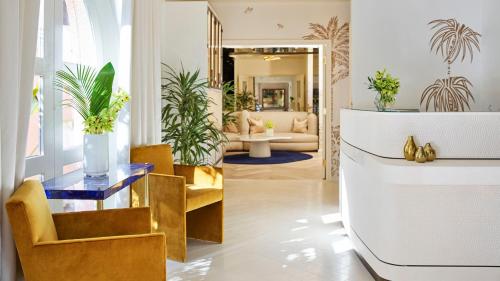 295017600 The Beverly Hills Hotel - Dorchester Collection