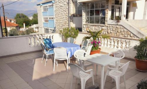 App-rooms Luka with parking Vrbnik