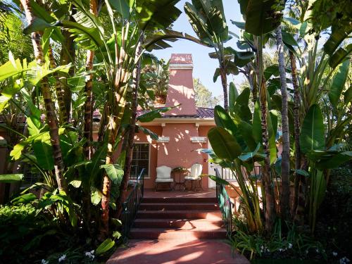 295021235 The Beverly Hills Hotel - Dorchester Collection