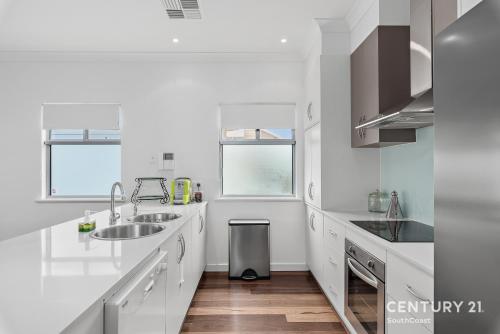 Percival Point - Port Willunga - C21 SouthCoast Holidays