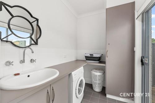 Percival Point - Port Willunga - C21 SouthCoast Holidays