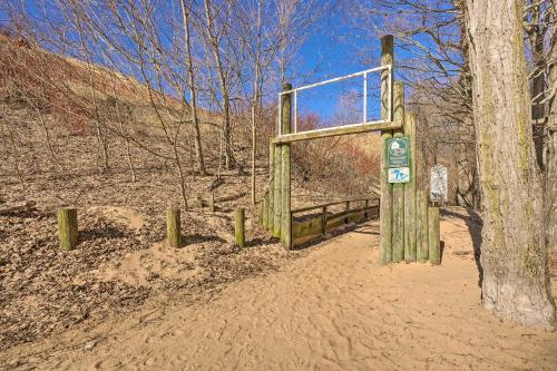 Chic Hideaway with Fire Pit Less Than 2 Miles to Beach! - image 38