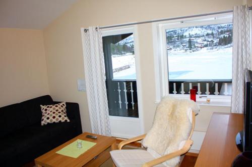 Apartment with Mountain View