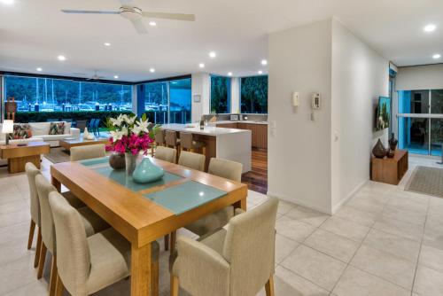 Pavillions 11 on Hamilton Island, waterfront apartment with private pool and buggy