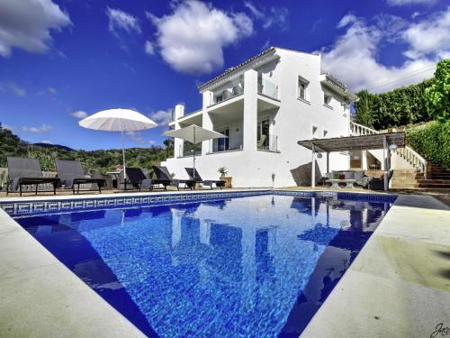 7001 exquisite high standard villa, heated pool gîte à louer Marbella Golf & Country Club