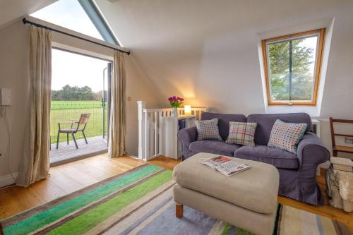 White Cottage Apartment - image 14
