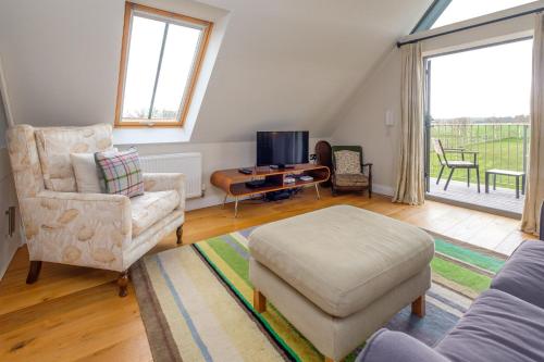 White Cottage Apartment - main image
