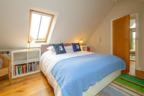 White Cottage Apartment - image 9