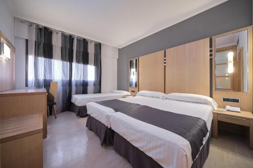 Triple Room room in Hotel Faro Salazón
