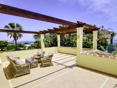 7002 cosy 2nd beach line villa big garden and pool