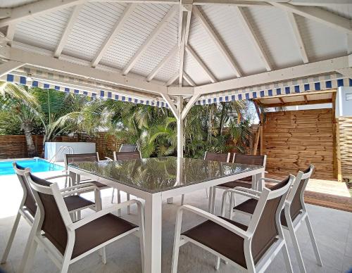Instalações, Villa l'Anjou Créole à Sainte Anne en Guadeloupe avec piscine privée et 3 chambres pour 6 personnes (Villa l'Anjou Creole a Sainte Anne en Guadeloupe avec piscine privee et 3 chambres pour 6 personnes) in Sainte Anne