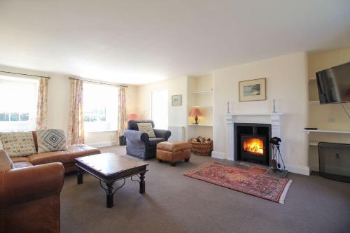 Meadow House - image 3