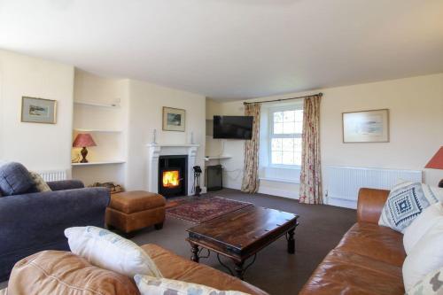 Meadow House - image 4
