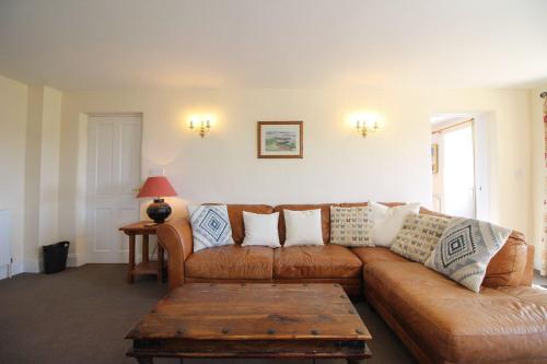 Meadow House - image 8