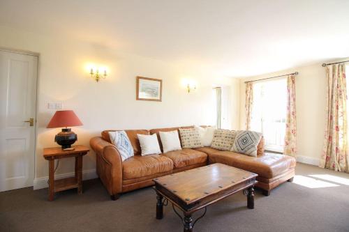 Meadow House - image 13