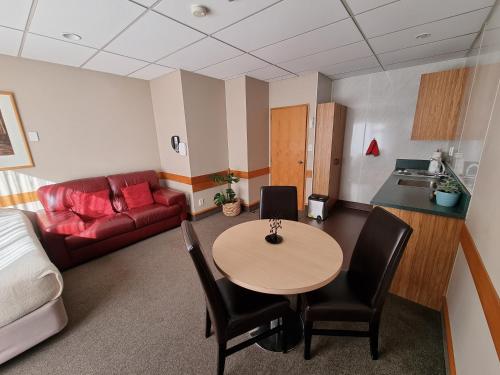 Amross Court - image 5