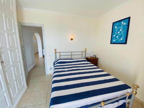 CENTRAL BAJO 4 - Apartamento con espaciosa terraza - vistas al mar - parking