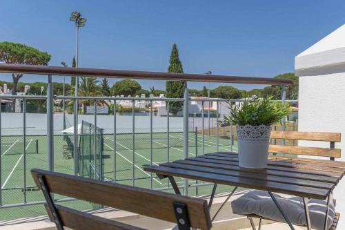 Villa w Private Pool Tennis Courts e Golf Putt in Vilamoura