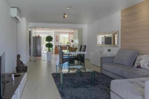 Villa w Private Pool Tennis Courts e Golf Putt in Vilamoura