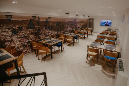 餐厅, Hotel Vertigos in 图兹拉