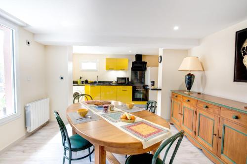 Espelidou is a 2 bedroom 1 bathroom house is a few minutes from Orleans