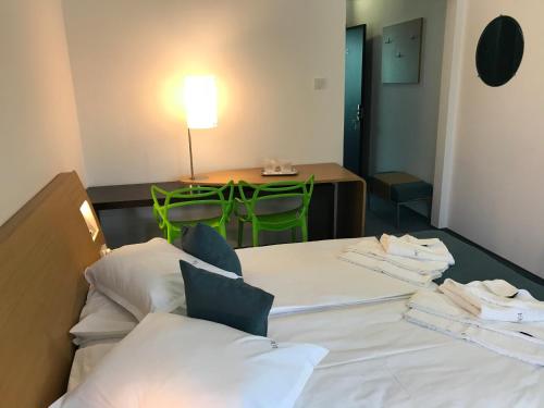 Hotel Lebăda (Hotel Lebada) in Amara