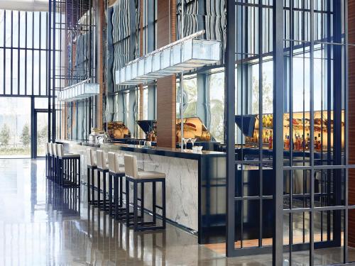Bar/lounge, Langham Place Ningbo Culture Plaza in East New City