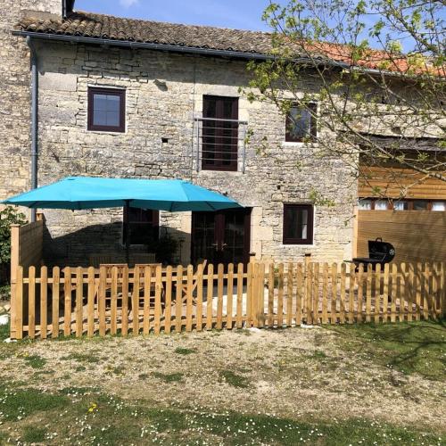 Blacksmiths Cottage in Blanzay - 3 beds - Location saisonnière - Blanzay