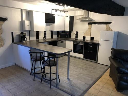 ห้องครัว, Blacksmiths Cottage in Blanzay - 3 beds in บล็องแซ