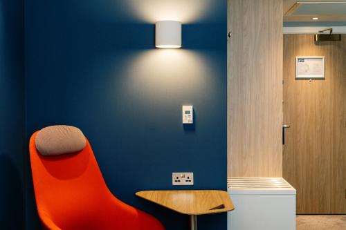 Holiday Inn Express Amsterdam - North Riverside an IHG Hotel - image 2