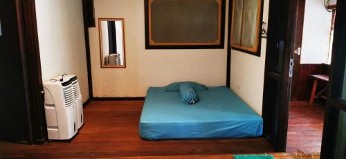 2 bedrooms, 6 beds