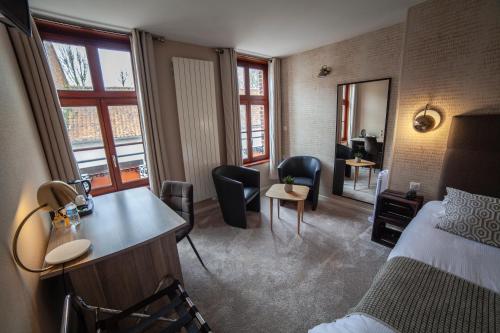 Logis Hotel & Restaurant - Les Hauts de Montreuil - 편의 시설/서비스