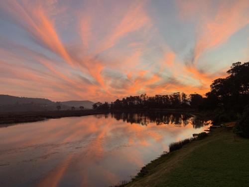 Moonriver Self-catering - Tap to explore photos