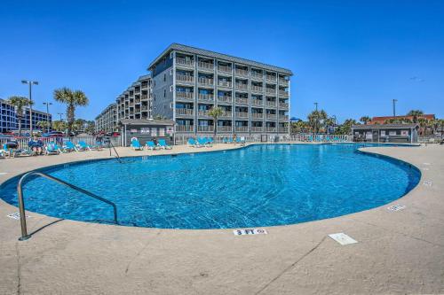 Cozy Myrtle Beach Escape with Resort Amenities! - image 2