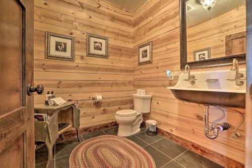 Home with Hot Tub Less Than 4 Mi to Skiing and Mtn Biking - image 7