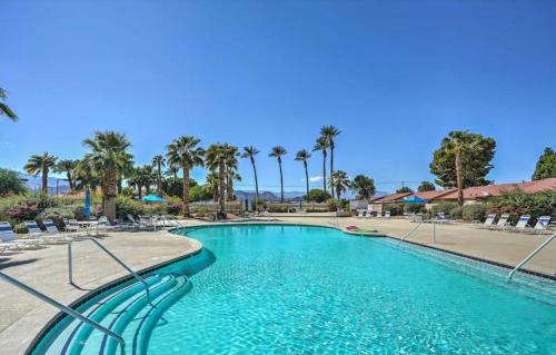 TOP RATED 5 STAR GETAWAY BBQ POOL SPA 2br - image 2