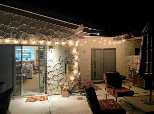 TOP RATED 5 STAR GETAWAY BBQ POOL SPA 2br - image 2