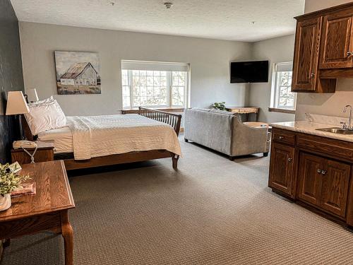 Inn at Amish Door