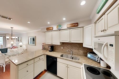 Exceptional Vacation Home in Hilton Head condo - image 4