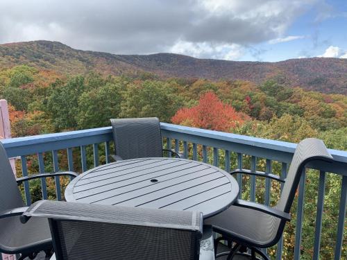 Mountain Top Penthouse Chalet with 3 balconies! - image 4
