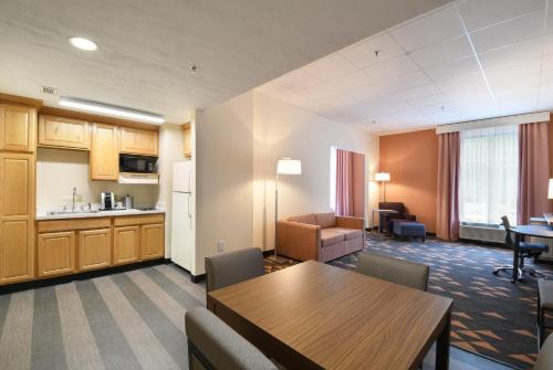 Holiday Inn Fredericksburg Conference Ctr By IHG - image 9