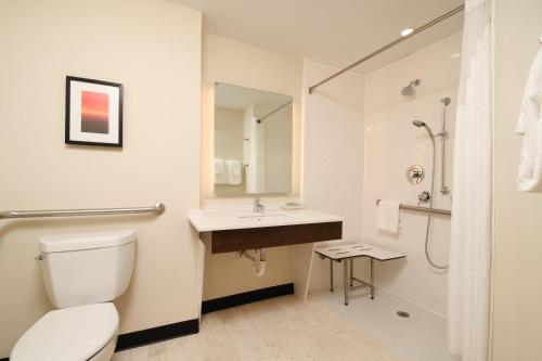 Holiday Inn Fredericksburg - Conference Center an IHG Hotel - image 2