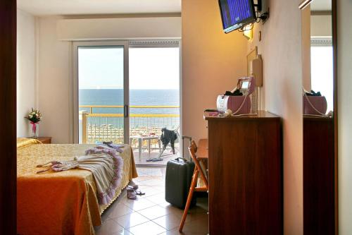 Superior Room with Balcony and Front Sea View