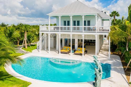 Villa of the Setting Sun in Sugarloaf Shores (FL)