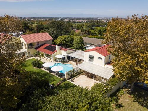 Constantia Cottages - Tap to explore photos