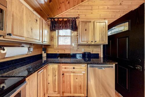 Misty Mountain Cabin - image 5