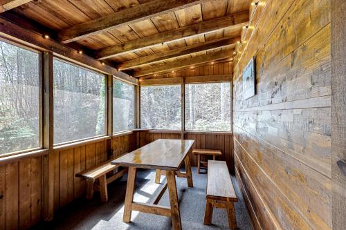 Misty Mountain Cabin - image 6