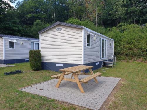 Fine chalet with microwave located in the Ardennes - image 3